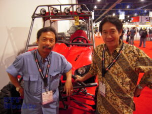 DSCN1971 Left - Leader Justinus Sjahlim, Right - another adventurist Adrijanto Widjaja who will be taking his Land Rover