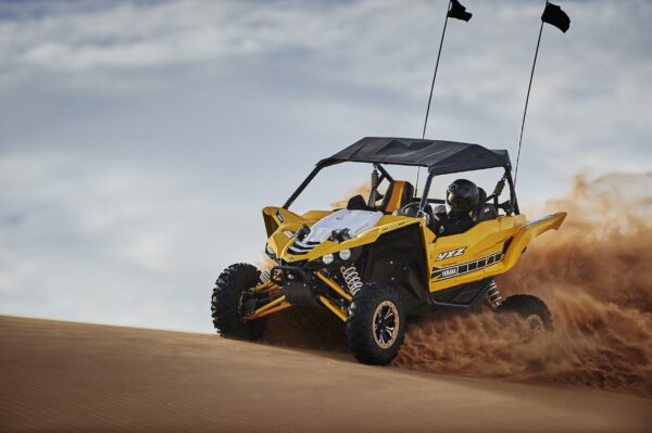 Yamaha Yellow-White SE_Action Shot